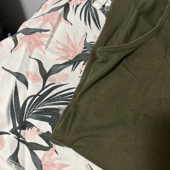 Time and Tru Summer shorts and Old Navy Tank top togeth - Picture 8 of 8